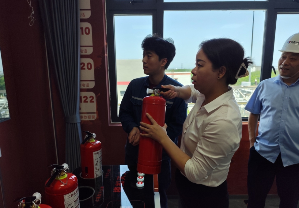 尊龙官方官网环保党委书记万娇一行赴铂瑞能源（南昌）发展安全专项查抄